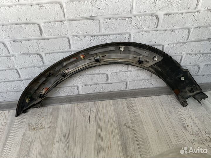 Молдинг переднего крыла правый subaru