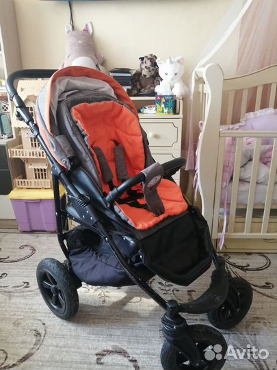 Прогулочная коляска с лыжами
