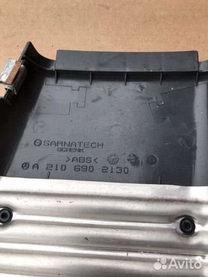 Обшивка средних стоек нижних Mercedes W210 (75)