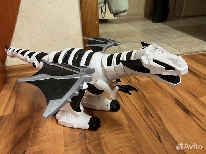 Динозавр на дистанционном управлении