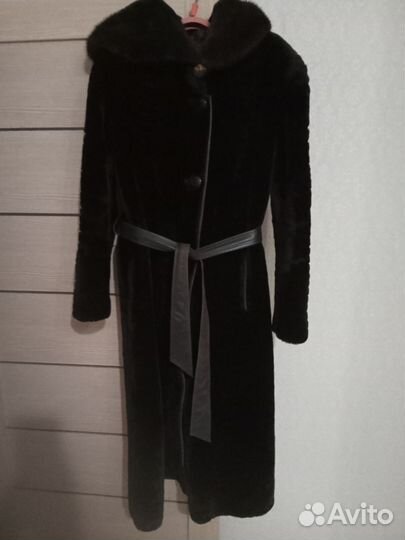 Шуба мутон, капюшон отделка норка