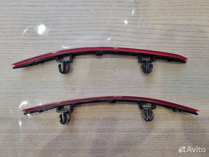 Катафот (отражатель) заднего бампера