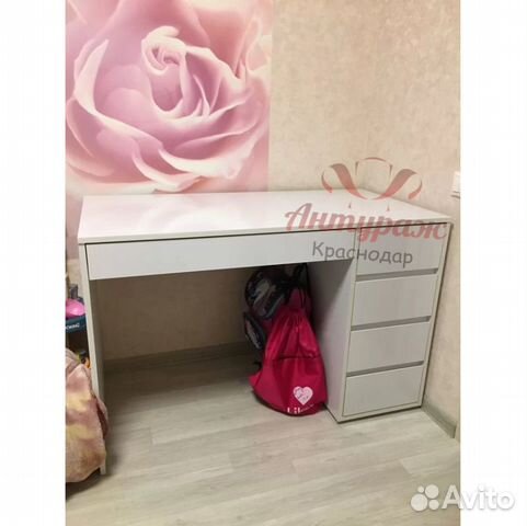 Стол письменный, белый глянец