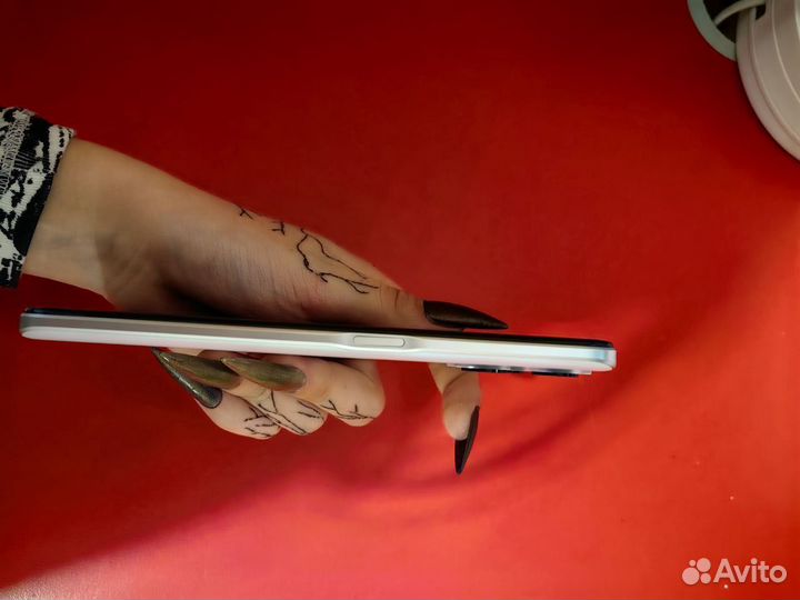 Телефон realme 9