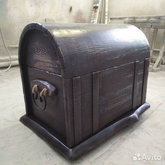 Сундук из дерева