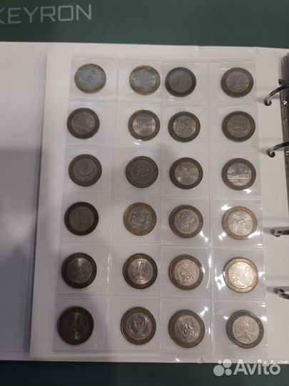 Коллекция монет и купюр
