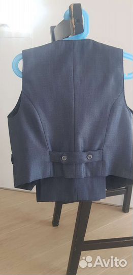 Брючный костюм- брюки и жилетка