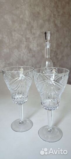 Хрустальный графин с рюмками