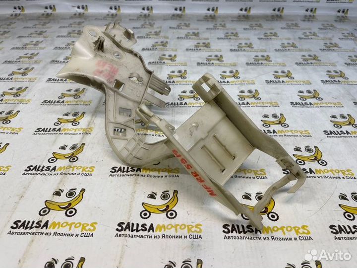 Кронштейн замка двери задний правый Volkswagen