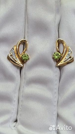 Золотые серьги с камнем