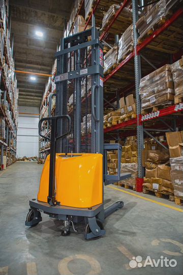 Электрический штабелер 1,5 т 1,6 м
