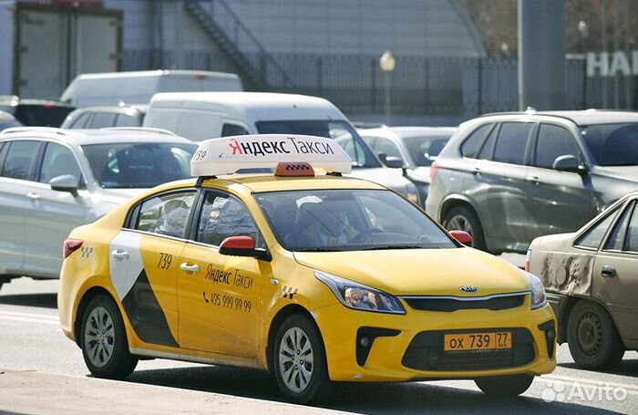 Водитель Яндекс Такси с личным авто