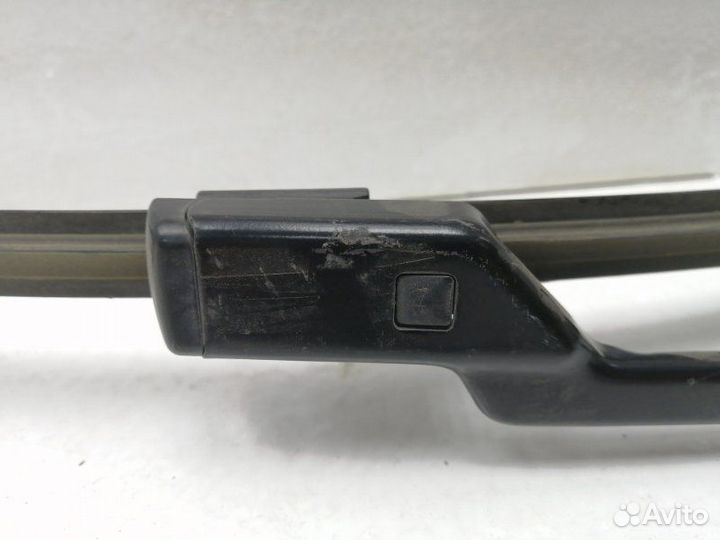 Поводок стеклоочистителя передний правый