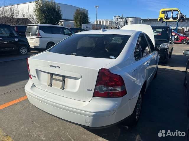 Volvo S40 разбор (капот, фара, бампер, крыло)