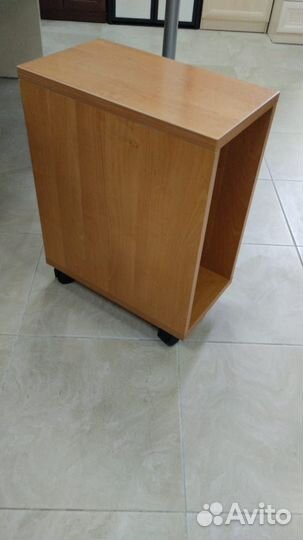 Тумба на колесиках