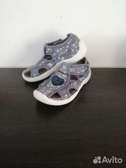 Сандалии на девочку 