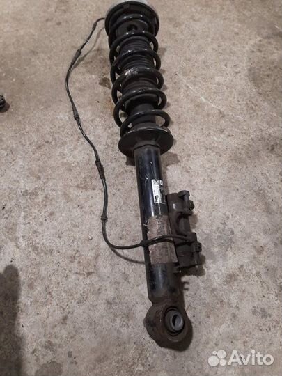 Стойка амортизатора задняя правая Bmw 5-Series G30