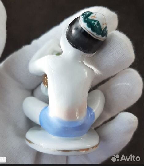 Фарфоровая статуэтка Винтаж