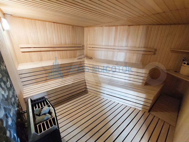 Дом 271,7 м² на участке 9 сот.