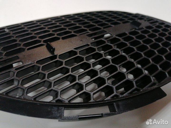 Решетка радиатора передняя правая Almera N16