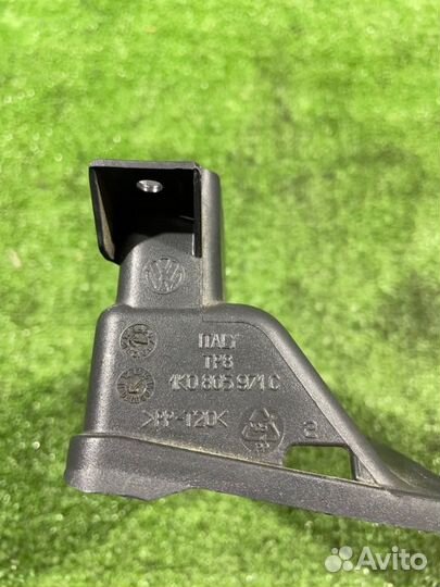 Воздухозаборник Volkswagen Golf 6 CBZ 2010