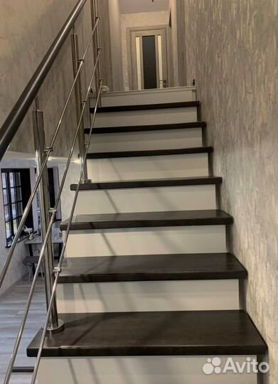 Лестница Г-образная с поворотными ступенями