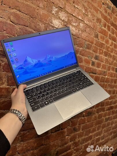 Ультрабук 2024 года в коробке с SSD