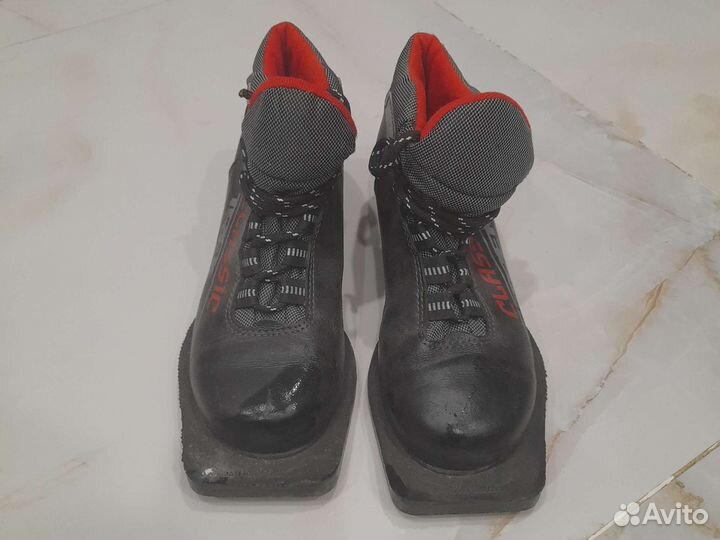 Лыжные ботинки размер 34