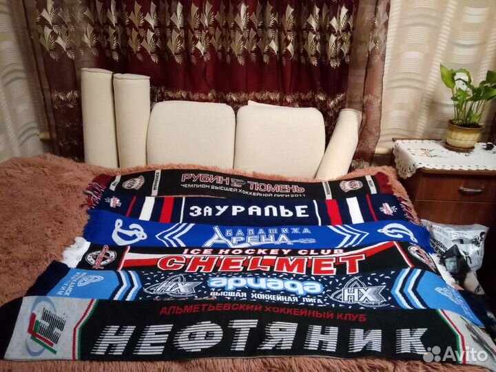 Коллекция хоккейных шарфов