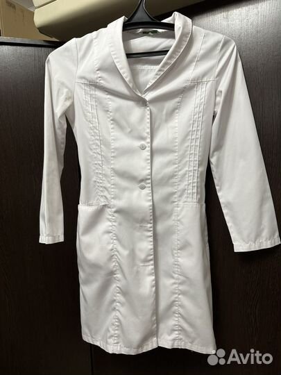 Белый медицинский халат