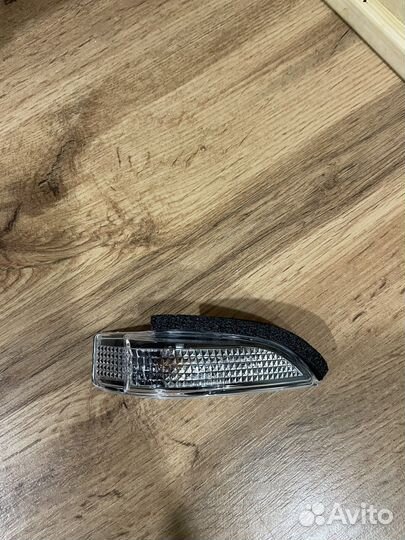 Поворотник на камри (правый)