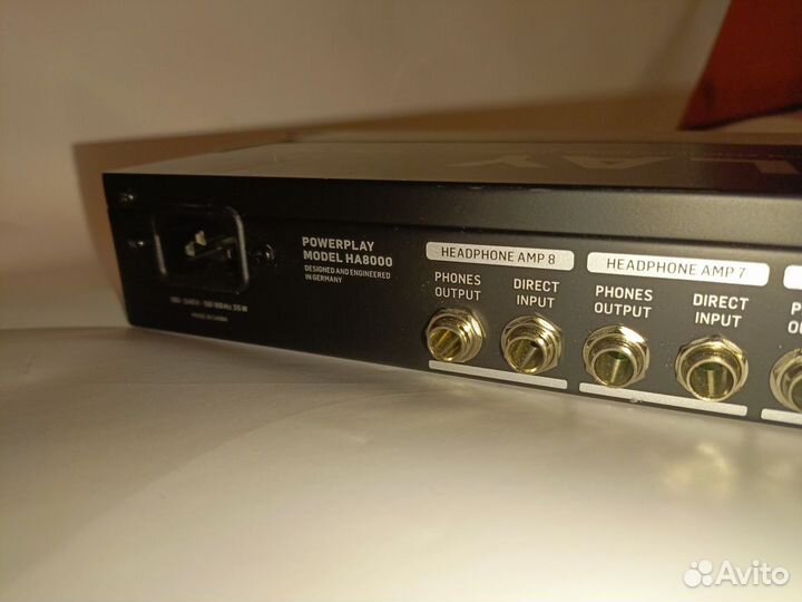 Усилитель для наушников Behringer HA8000