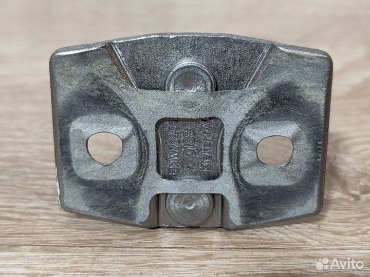 Скоба замка Bmw 5 F10 N63B44 2011
