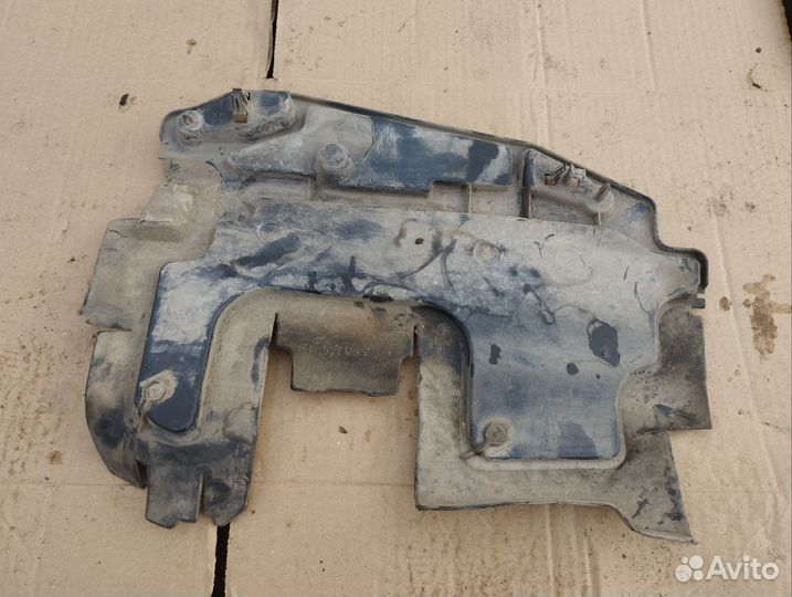 Пыльник двигателя левый Citroen DS 3