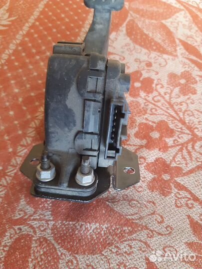 Педаль газа Nissan Terrano D10