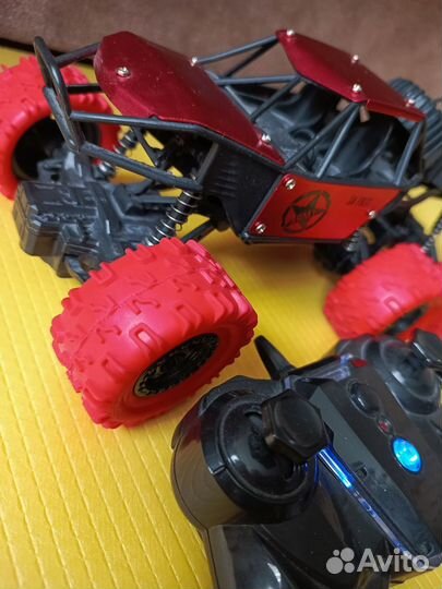 Машина на пульту с зарядкой