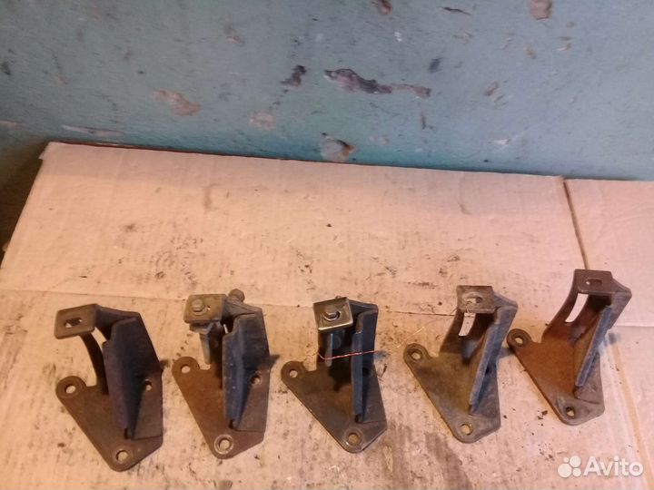 Кронштейн генератора верхний Ваз 2114