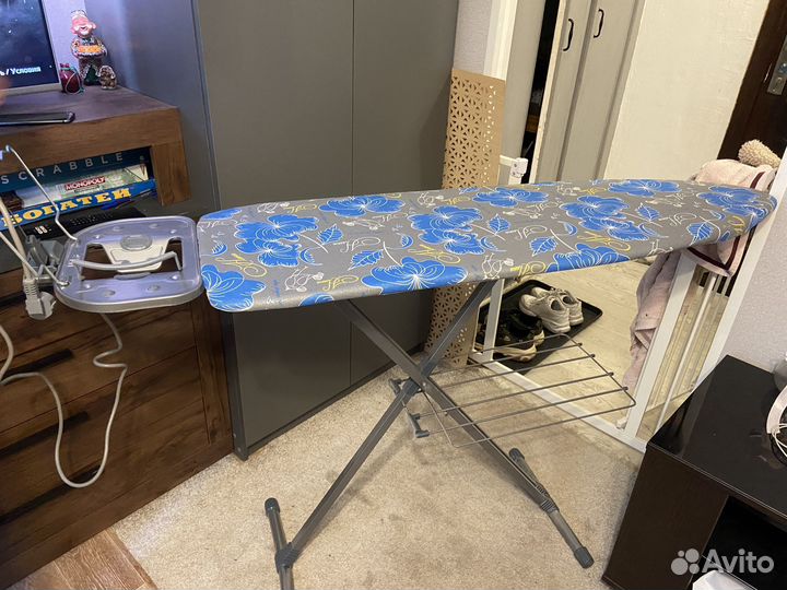 Гладильная достка с розеткой