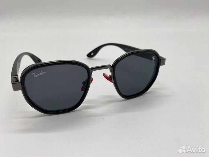 Солнцезащитные очки Ray ban