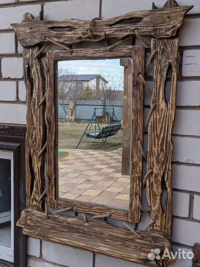 Зеркало настенное в деревянной раме