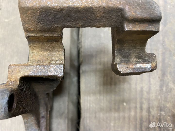 Скобы переднего суппорта Passat B5,B5+ VAG 288 mm