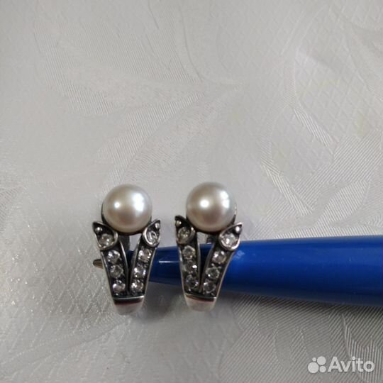 Серебряные серьги с жемчугом и фианитами