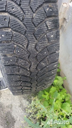 Bridgestone Blizzak Spike-01 205/70 R15