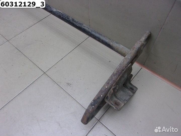 Балка буксировочного крюка Pajero Montero