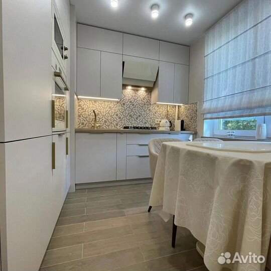 Кухонный гарнитур со встроенной техникой