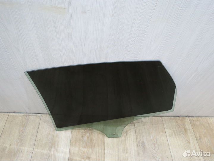 Стекло заднее правое Ford Focus 3