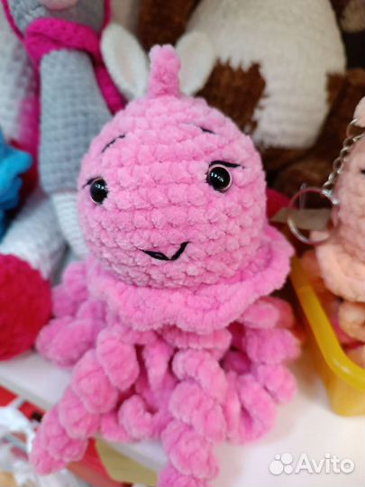 Вязаная игрушка ручной работы Медуза