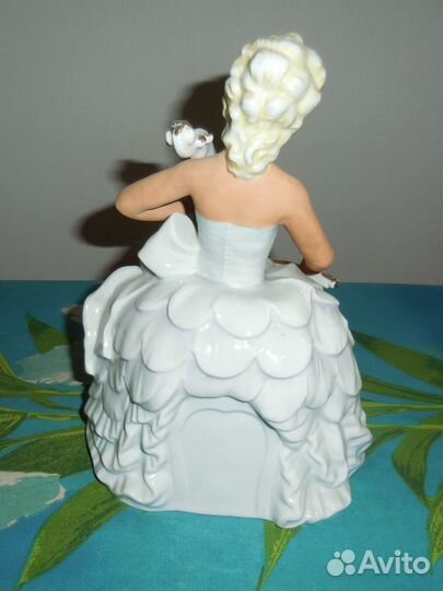 Статуэтка фарфоровая 