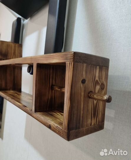 Деревянная полка в санузел