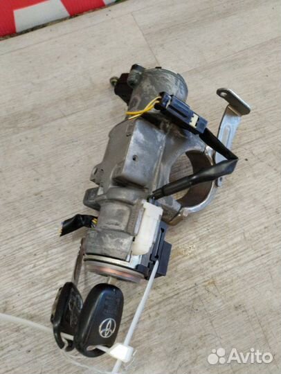 Замок зажигания Toyota Avensis T25 1zzfe 2007